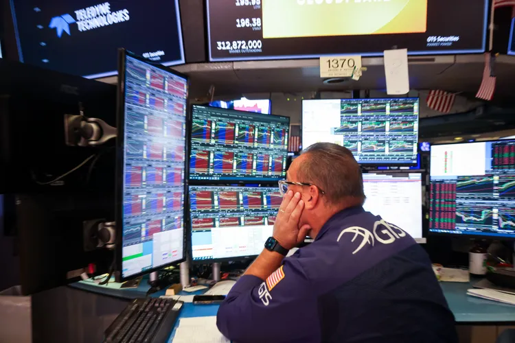 raders react to stock market drop amid U.S.–China trade tensions