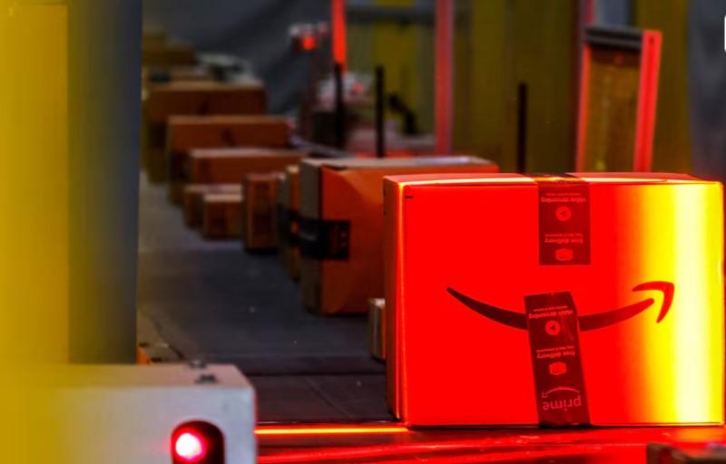 amazon layoffs employees